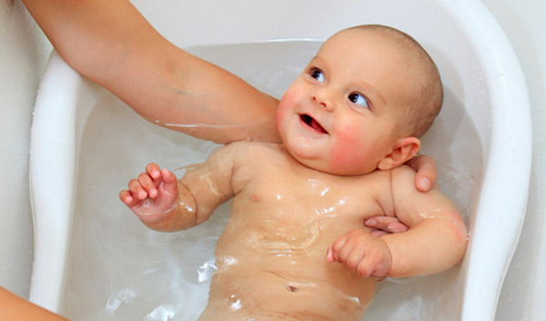 Tips for bathing your baby