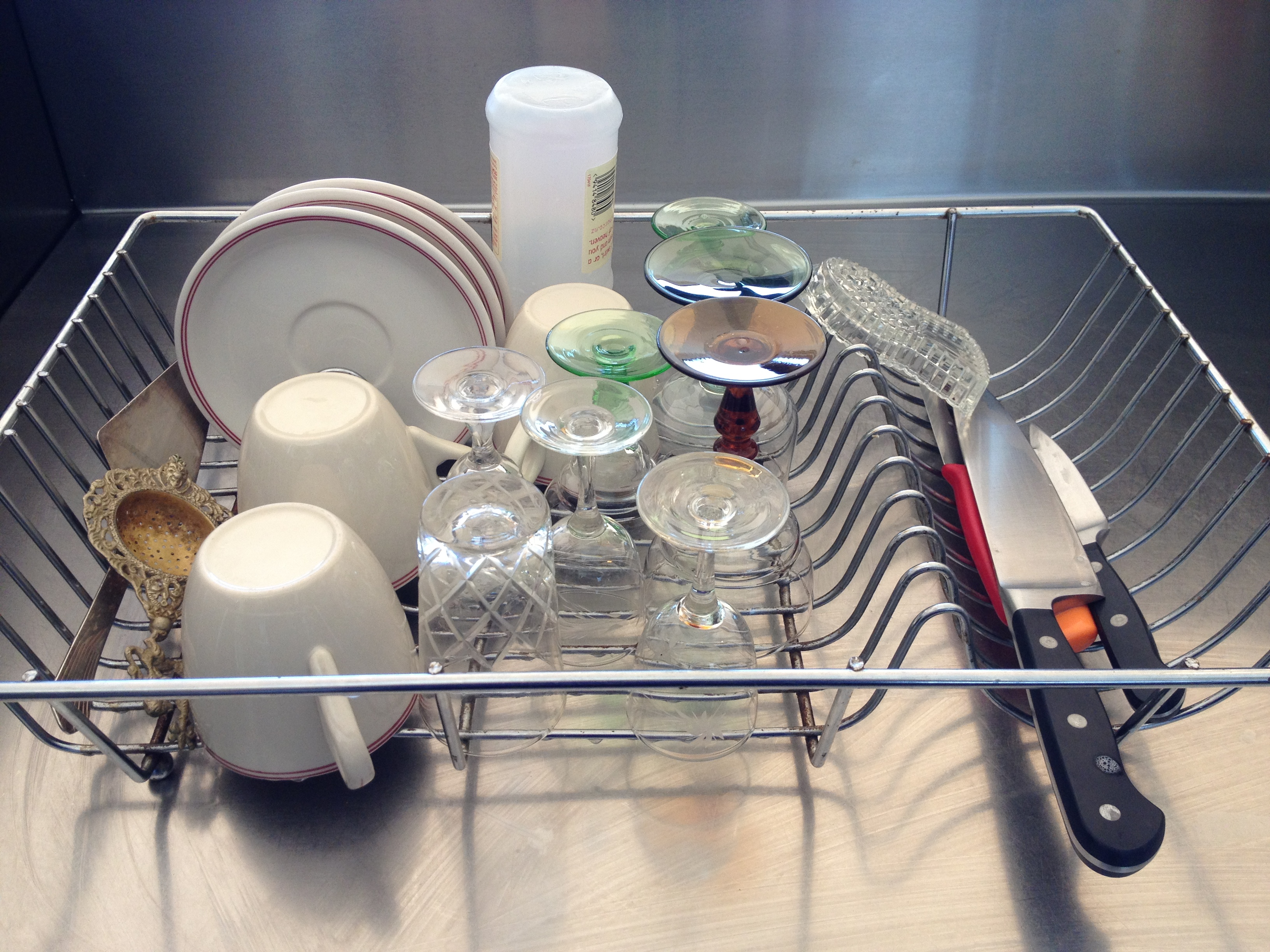 10 things you should keep away from your dishwasher